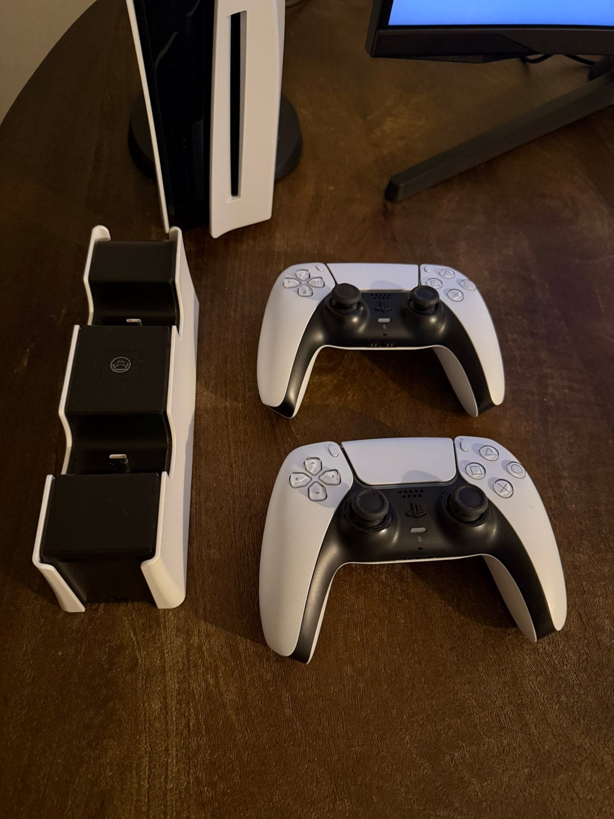 Foto 3 van Playstation 5 / PS5 + Gaming Monitor