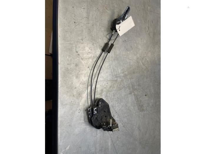 Deurslot Mechaniek 4Deurs links-achter van een Toyota Hilux, Gebruikt, -, -, Ophalen of Verzenden