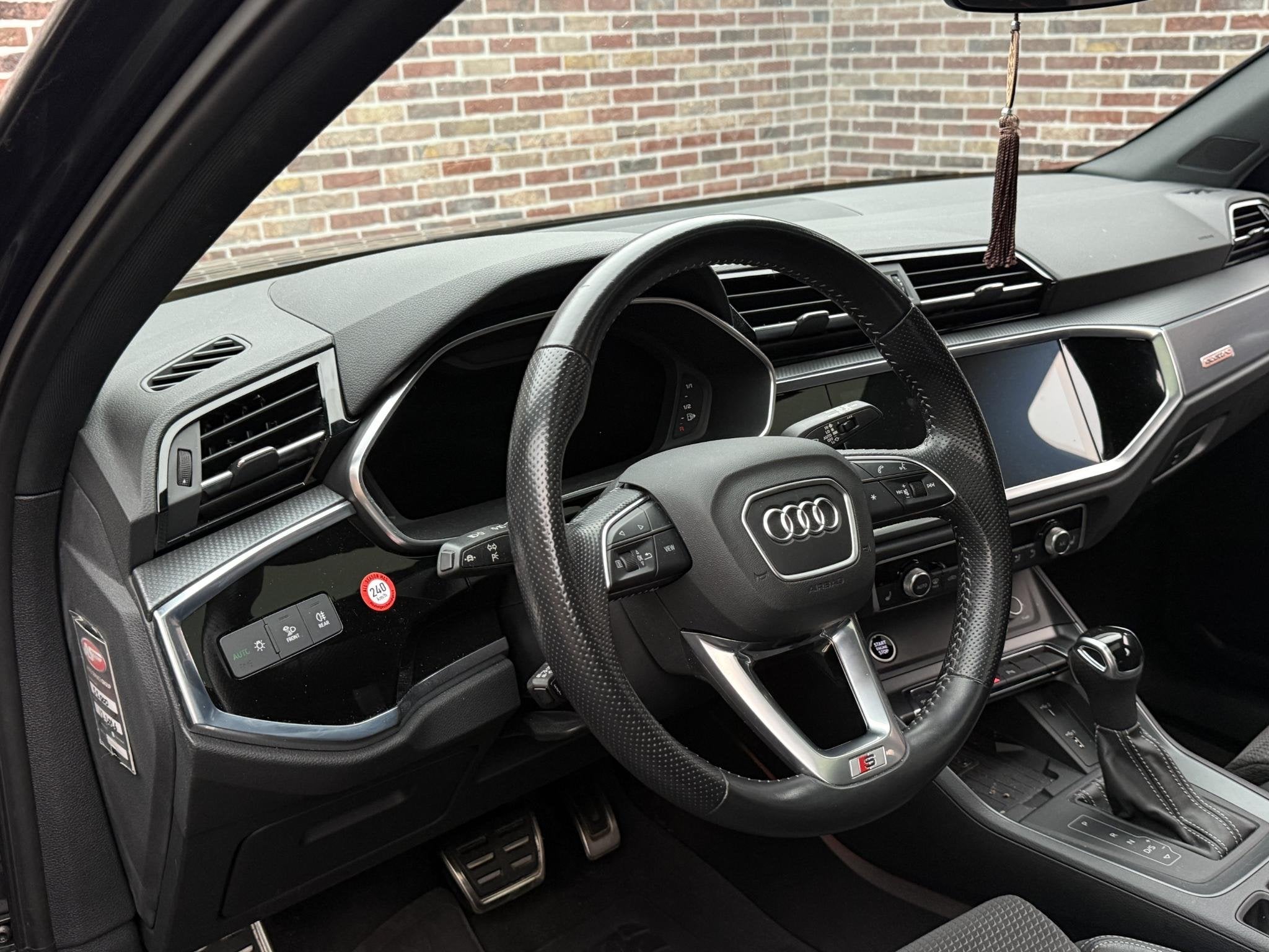 Audi Q3 Sportback 45 TFSI quattro Pro Line S Panorama Virtua, Auto's, Dealer onderhouden, Gebruikt, 4 cilinders, 14 km/l