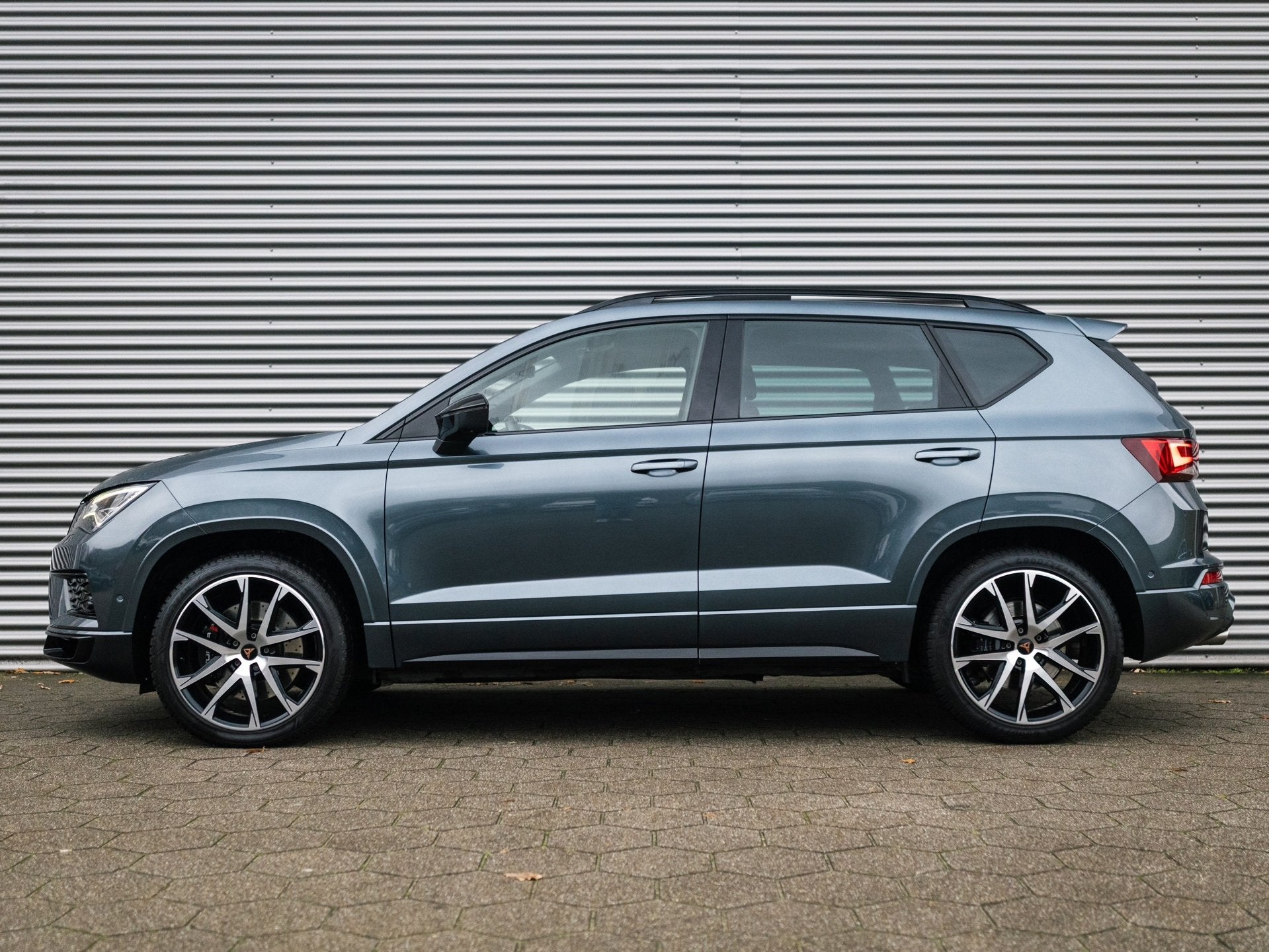 CUPRA Ateca 2.0 TSI 4DRIVE PANO BEATS 360 CAMERA TREKHAAK, Auto's, Automaat, Dealer onderhouden, Gebruikt, Zwart