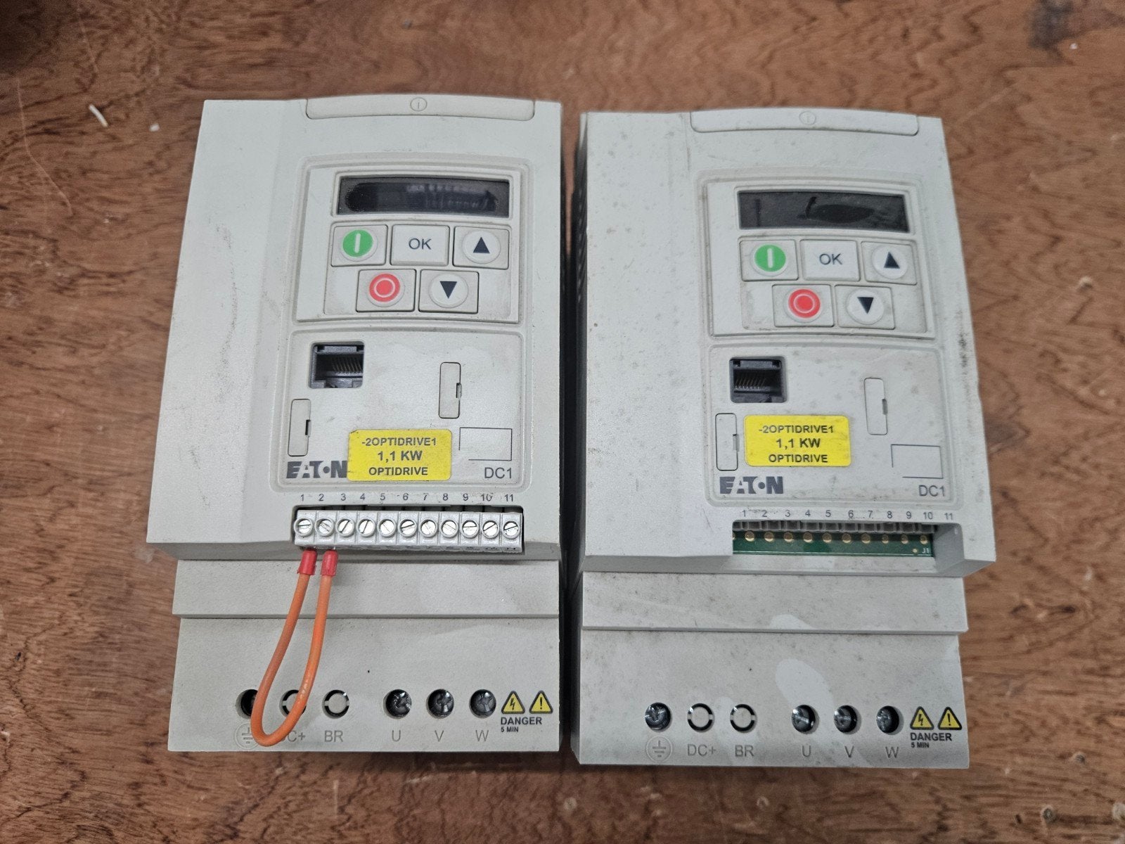 2x Eaton frequentieregelaar 1.1kW en 2.2kW, Hobby en Vrije tijd, Elektronica-componenten, Ophalen of Verzenden, Zo goed als nieuw