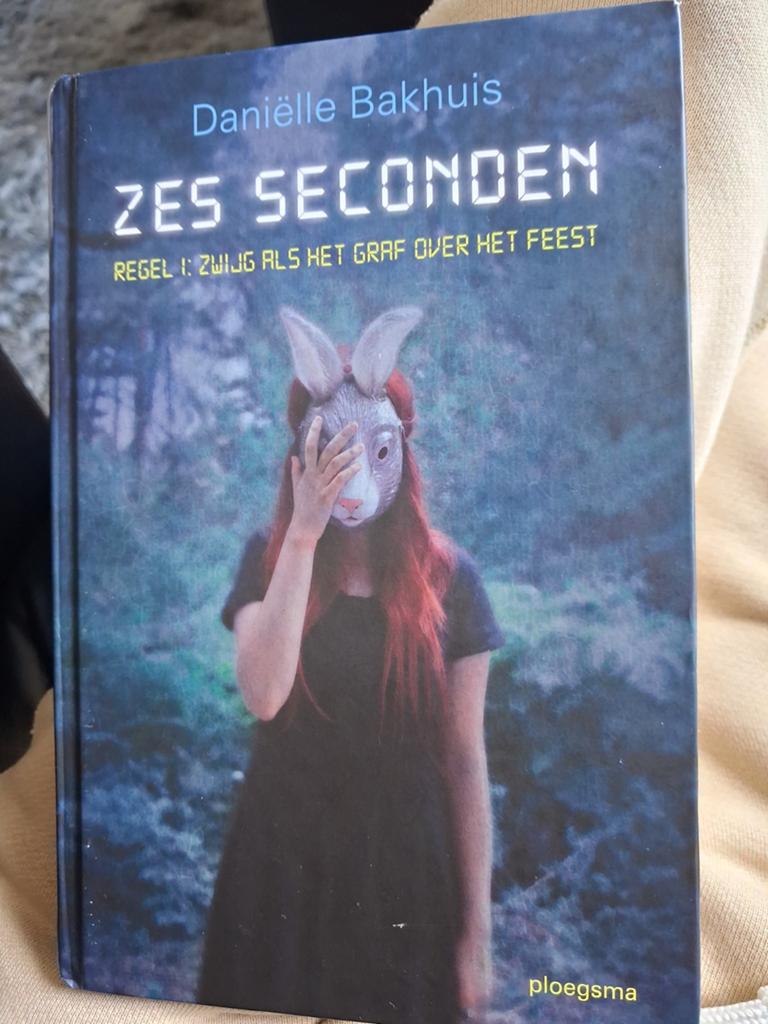 Daniëlle Bakhuis - Zes seconden, Boeken, Ophalen of Verzenden, Zo goed als nieuw, Daniëlle Bakhuis