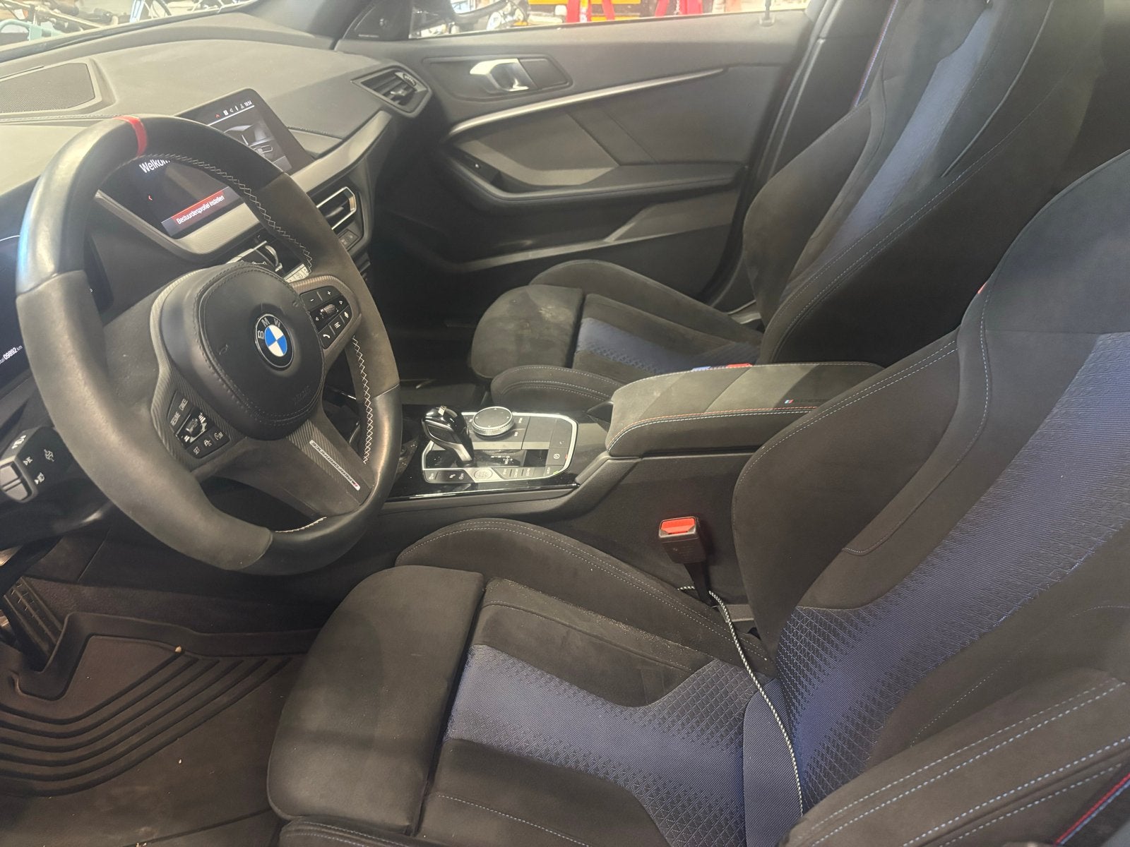 Bmw m135i   9800km schadeauto, 4 cilinders, Alcantara, 300 pk, Particulier