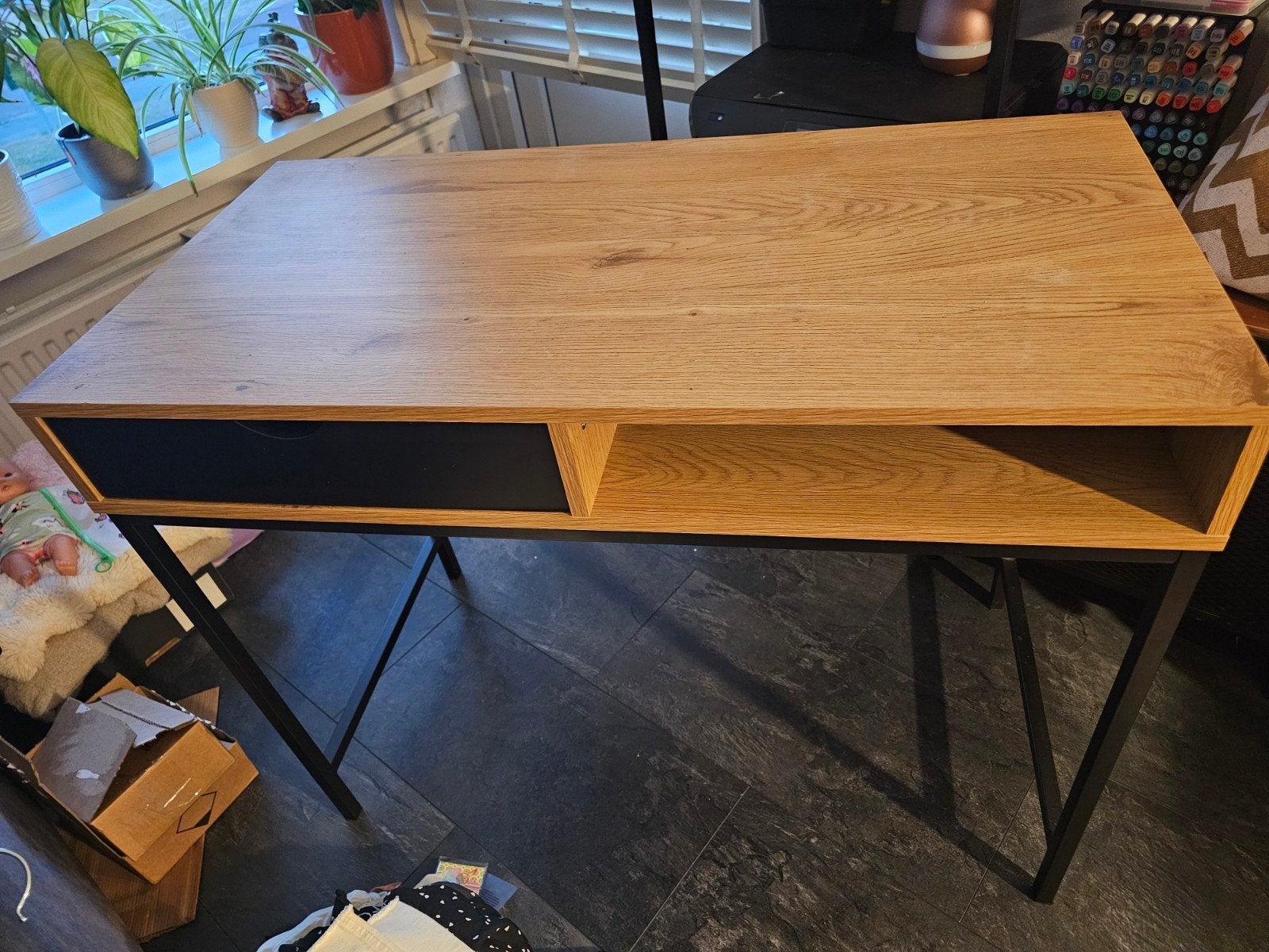 Modern houten bureau met lade en opbergvak, Met lades, Gebruikt, Hout, Bruin
