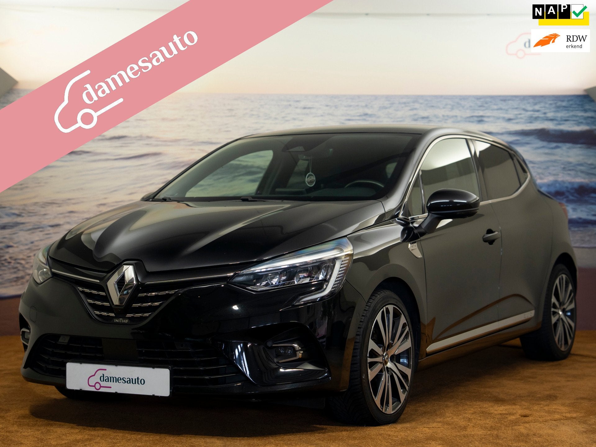Renault Clio 1.3 TCe Initiale Paris, Alle opties! 1ste eigen, Auto's, Gebruikt, 4 cilinders, 1133 kg, Bedrijf