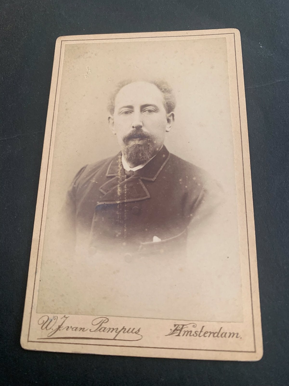 cdv carte de visite heer snor sik Amsterdam W J van Pampus, Verzamelen, Foto's en Prenten, Verzenden, Voor 1940, Zo goed als nieuw