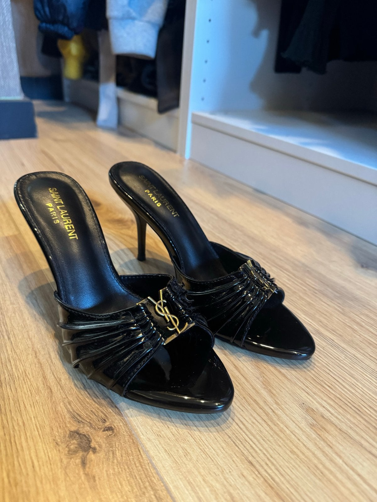 Saint Laurent Paris Muiltjes Zwart Lakleer Maat 35, Kleding | Dames, Ophalen of Verzenden, Zo goed als nieuw, Zwart, Sandalen of Muiltjes