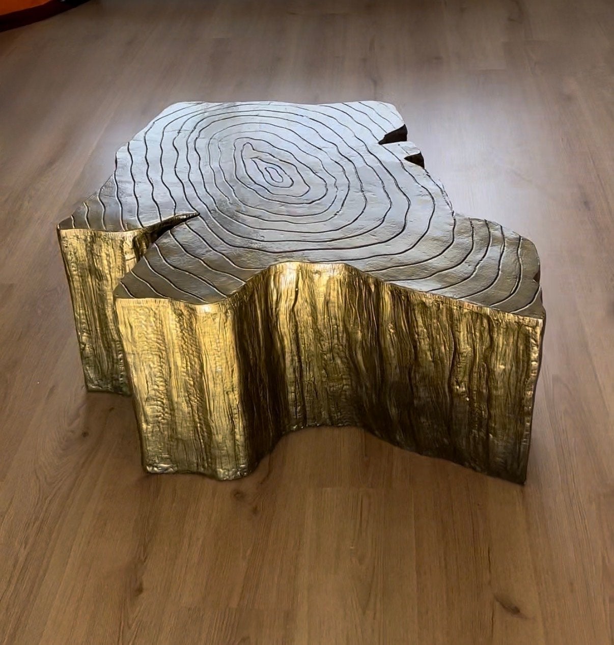 Unieke salontafel in boomstam design - Goudkleurig, Huis en Inrichting, Tafels | Salontafels, Ophalen, Overige materialen, 50 tot 100 cm