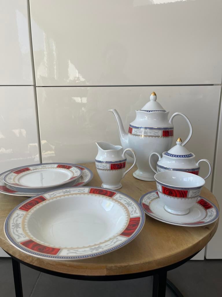 Fijn porseleinen 36-delig servies Dama (luxe collectie), Antiek en Kunst, Antiek | Servies compleet, Ophalen of Verzenden
