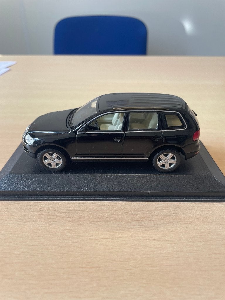 modelauto VW Touareg, Ophalen, Zo goed als nieuw, Auto