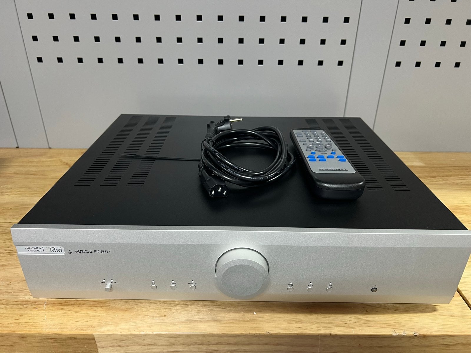 Musical Fidelity M2si Geïntegreerde Versterker, Overige merken, Ophalen of Verzenden, Zo goed als nieuw, 60 tot 120 watt