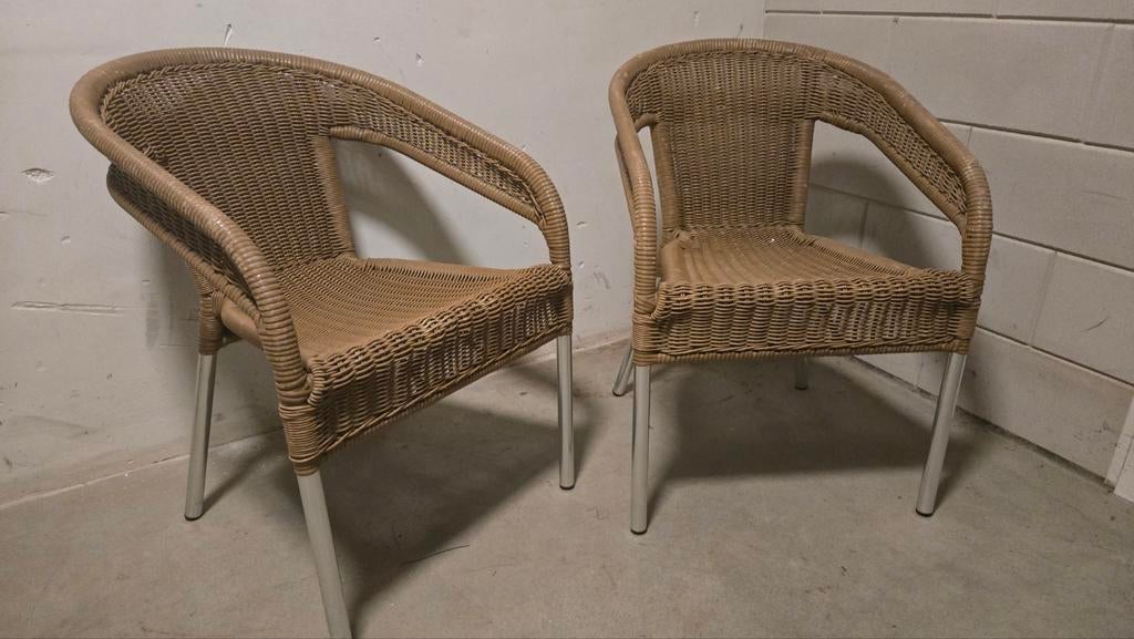 Twee rieten stoelen met metalen poten, Gebruikt, Twee, Bruin, Ophalen of Verzenden