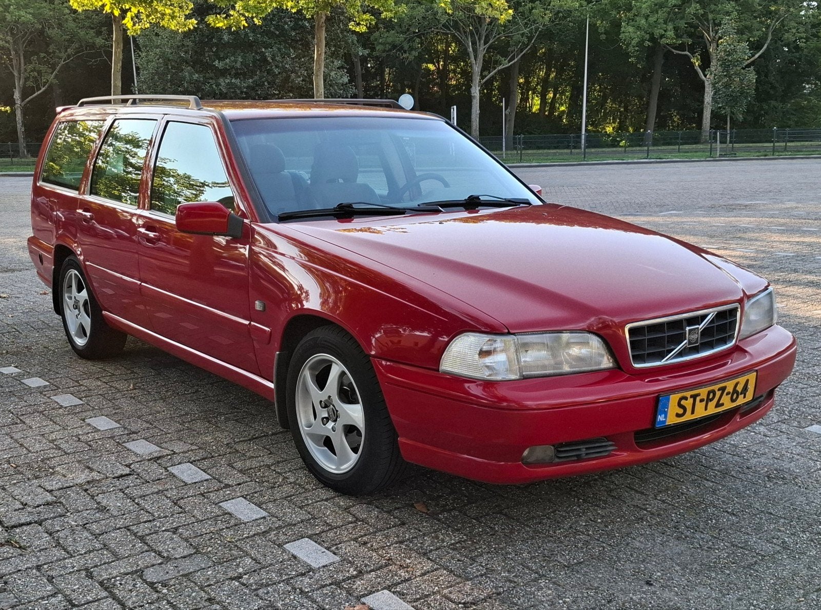 Volvo V70 2.5 20V AUT 1998 Rood, Auto's, 1507 kg, 2435 cc, Particulier, 1600 kg