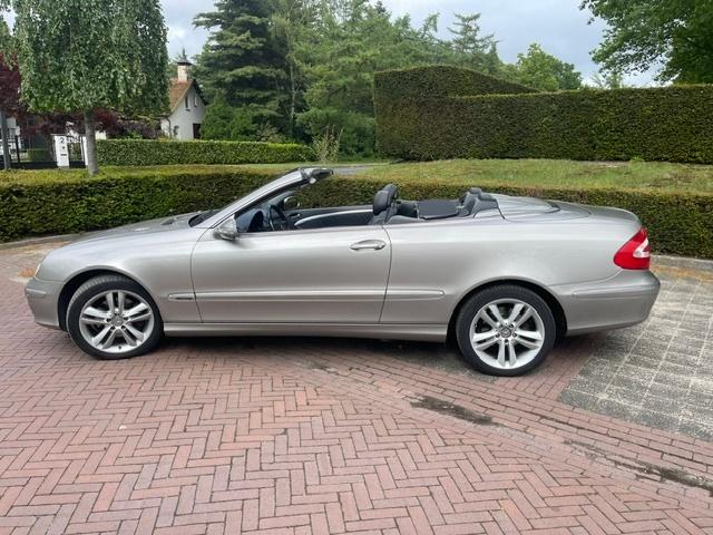 Mercedes-Benz 240 CLK Cabrio  Avantgarde  Cubanit silber, Automaat, Achterwielaandrijving, Zwart, 2597 cc