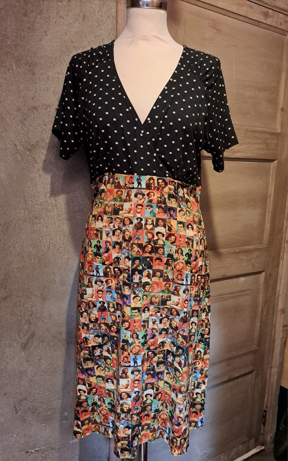 La Lamour rockabilly jurk met stippen en retro/ film print, Kleding | Dames, Jurken, Zo goed als nieuw, Overige kleuren, Knielengte