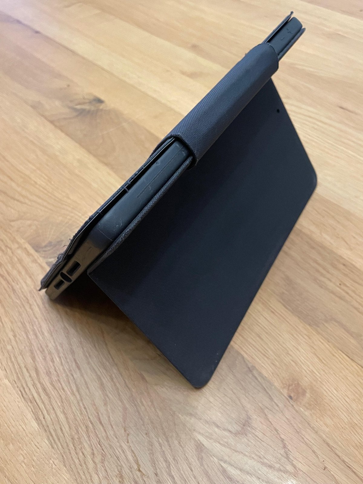 Logitech Rugged Folio (iPad gen 7/8/9), Ophalen of Verzenden, Gebruikt, 10 inch, Bescherming voor- en achterkant