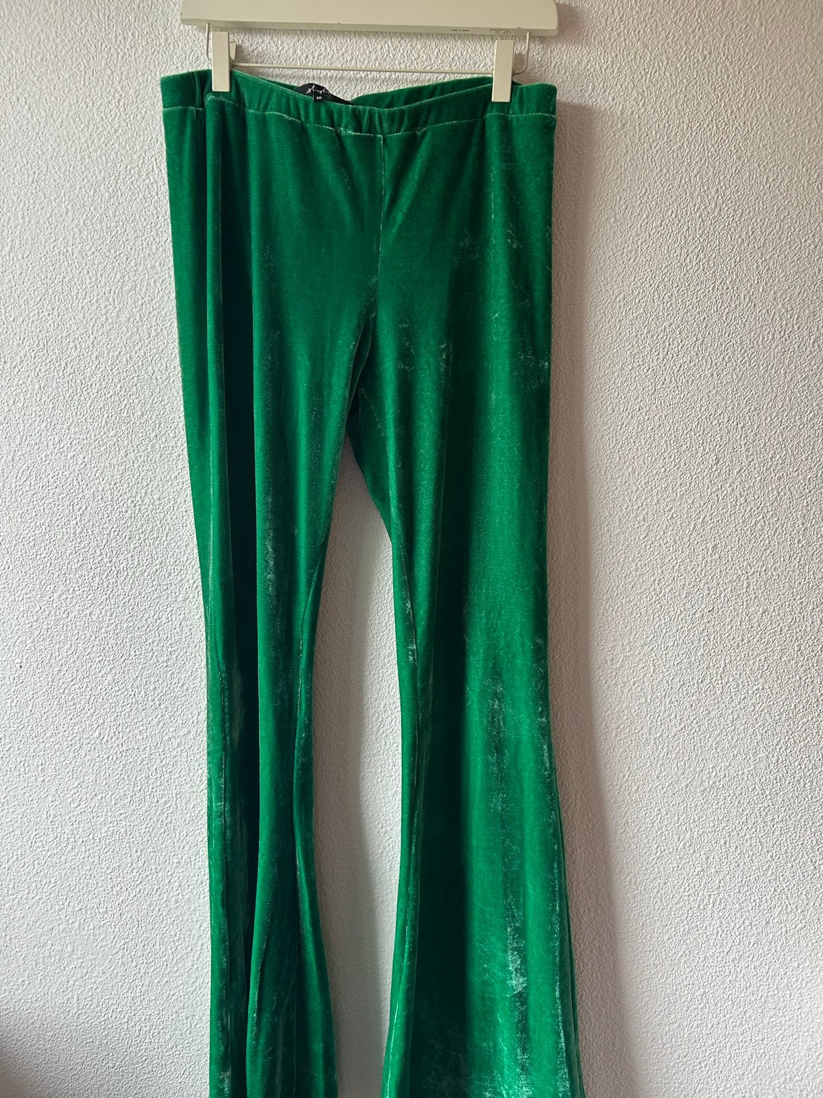 Groene fluwelen flared broek van Stieglitz, Kleding | Dames, Maat 38/40 (M), Verzenden, Lang, Gedragen