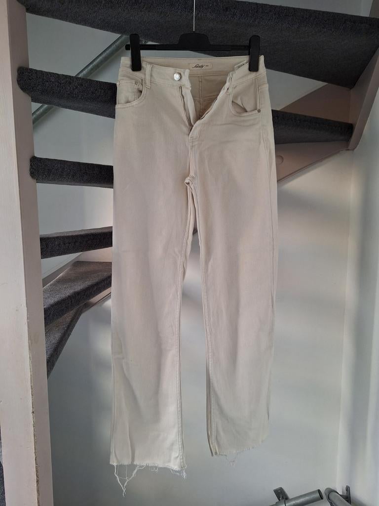 Jewelly Beige Jeans Maat M/38 met gerafelde zoom, Kleding | Dames, Broeken en Pantalons, Gedragen, Maat 38/40 (M), Beige, Ophalen of Verzenden