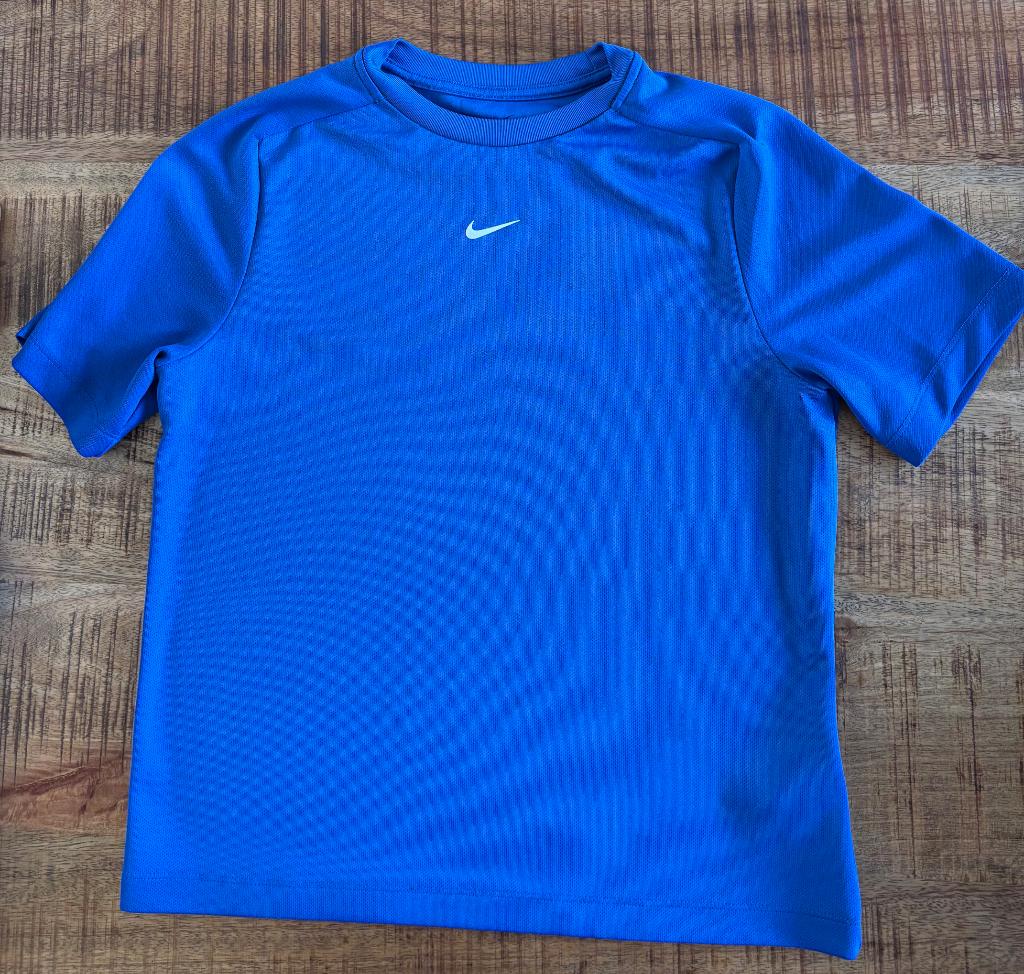 Tshirt nike dry fit maat 147-158, Kinderen en Baby's, Kinderkleding | Maat 152, Gebruikt, Sport- of Zwemkleding, Ophalen of Verzenden