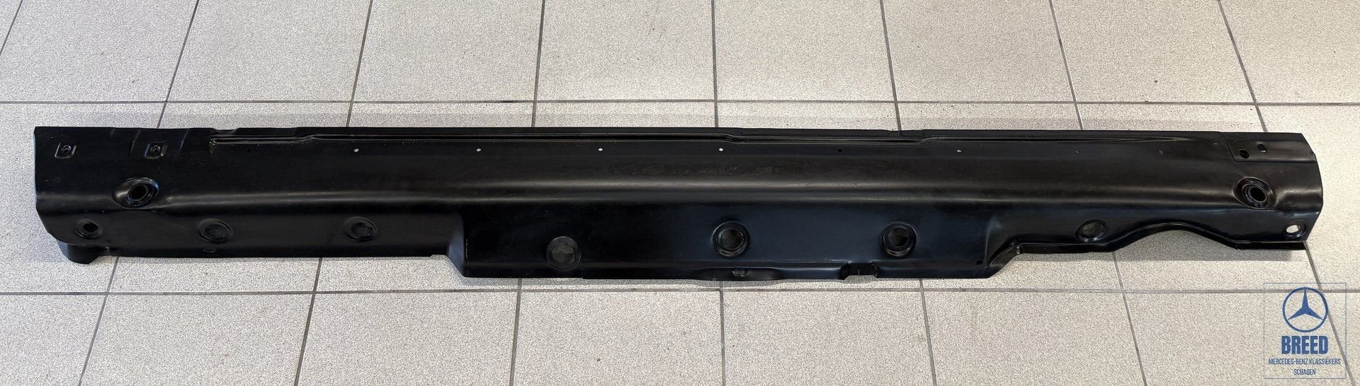 NOS dorpel linksvoor voor Mercedes-Benz W123 sedan / T-model, Auto-onderdelen, Carrosserie en Plaatwerk, Ophalen, -, Nieuw, Bumper