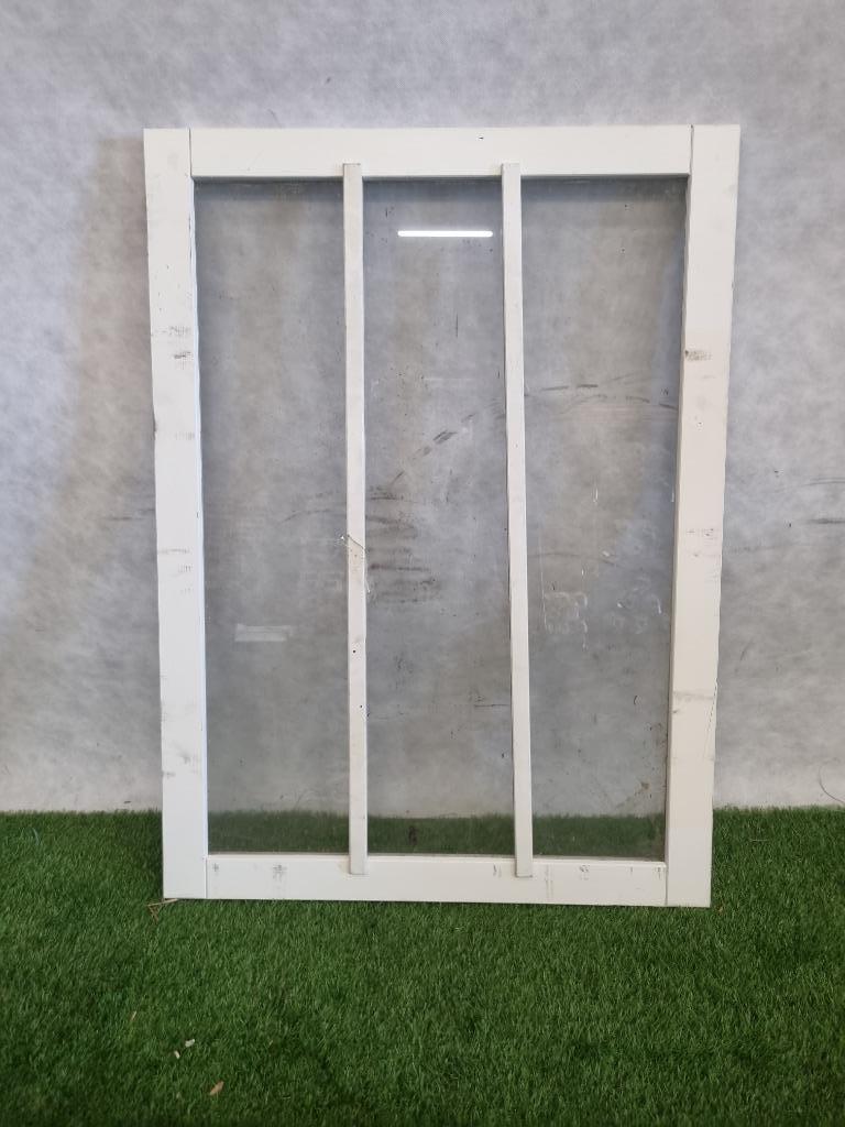 Wit houten raam 130 x 95 cm, met losse verticale tussenstukk, Ophalen, Gebruikt, 80 tot 120 cm, 120 tot 160 cm