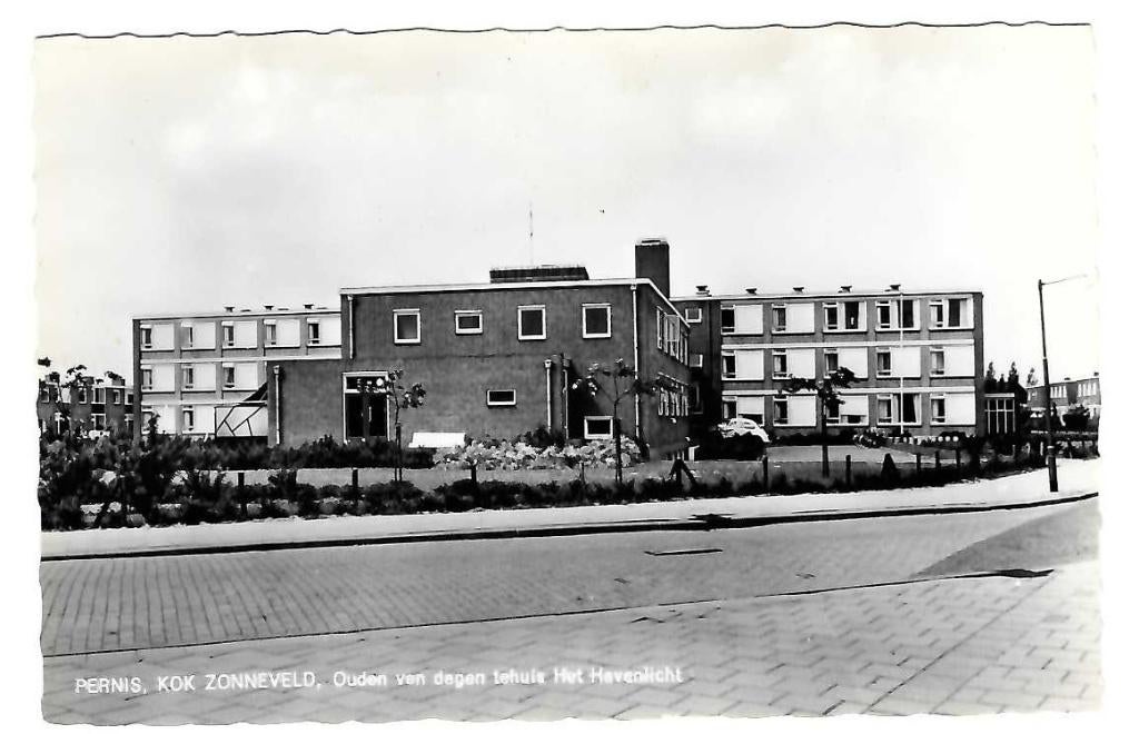 Pernis bij Rotterdam - Kok Zonneveld Ouden van dagen tehuis, Verzamelen, Ansichtkaarten | Nederland, Verzenden, 1940 tot 1960