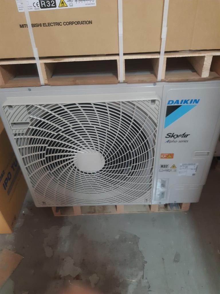 Daikin sattaliet/kanaal.  7kw warmtepomp C&H. Zgan, Witgoed en Apparatuur, Ophalen of Verzenden, Zo goed als nieuw