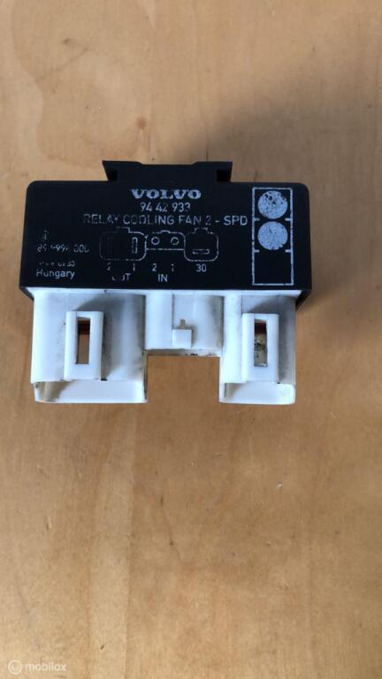 Koelventilator relais origineel Volvo 940 ('90-'98) 9442933, Auto-onderdelen, Motor en Toebehoren, Volvo, Gebruikt, Ophalen of Verzenden