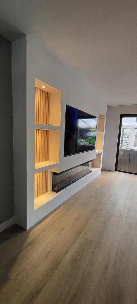 Cinewall, tv kast. Sfeerhaard, renovatie. Decoratie. Woonkam