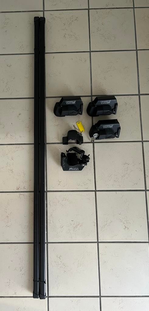 THULE 1054 met dragers, Auto diversen, Dakdragers, Ophalen, Zo goed als nieuw
