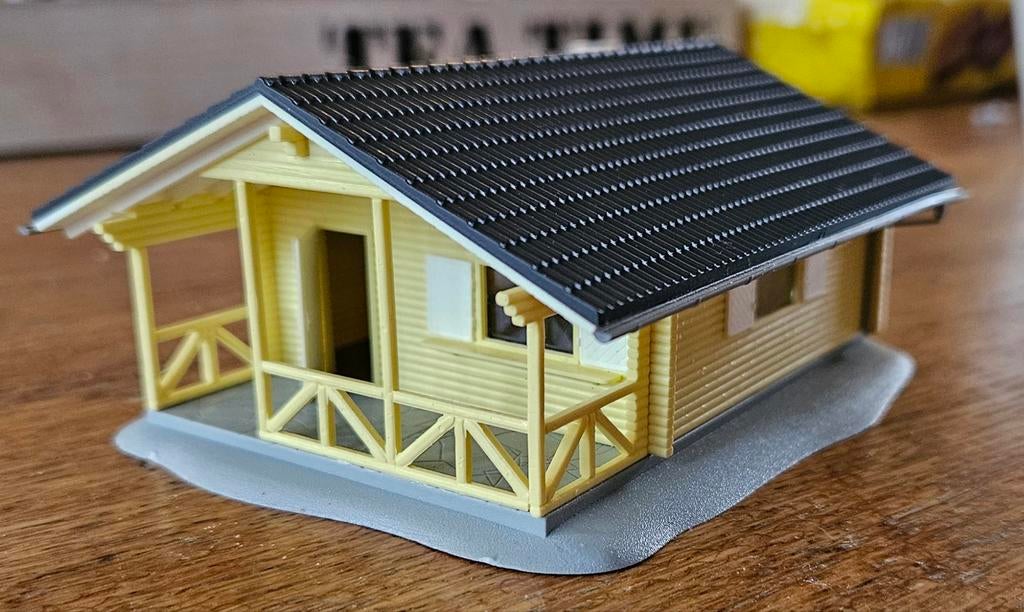 Busch HO 1084 vakantiehuisje, prefab model., Hobby en Vrije tijd, Ophalen of Verzenden, Gelijkstroom of Wisselstroom, Brug, Tunnel of Gebouw