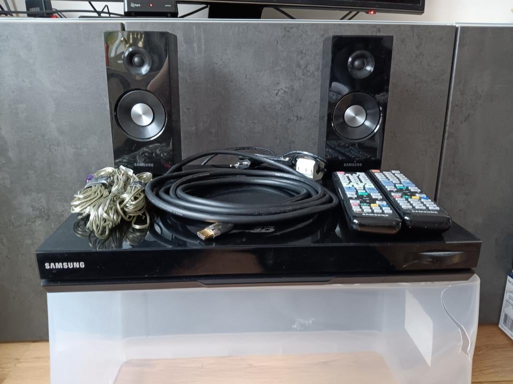 Samsung blue ray speler met 2 boxen en 2 afstandsbedieningen, Audio, Tv en Foto, Blu-ray-spelers, Ophalen, Samsung
