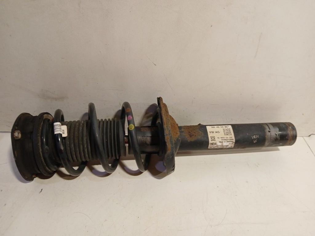 Veerpoot links voor Volkswagen Passat, Auto-onderdelen, Onderdelen@venauto.nl, Van der Ven Autorecycling B.V., Gebruikt, Ettenseweg 76, 4706 PB Roosendaal, The Netherlands