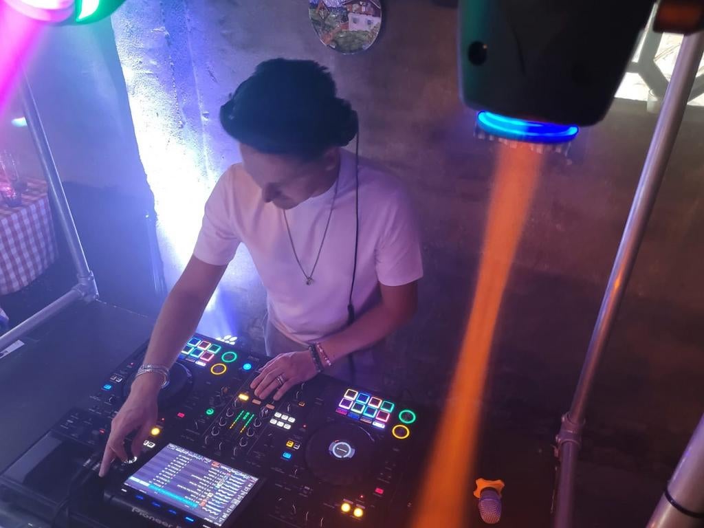 Drive in show Dj Feest Dj jubileum Dj apreski sweet sixteen, Dj