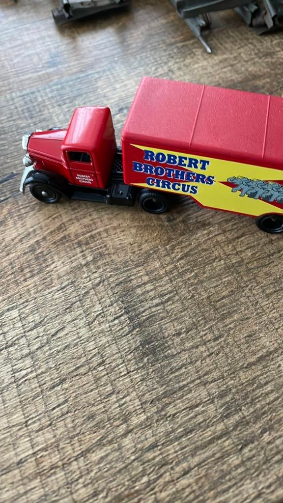 Circus truk, Hobby en Vrije tijd, Modelauto's | 1:87, Ophalen of Verzenden, Zo goed als nieuw, Bus of Vrachtwagen, Overige merken