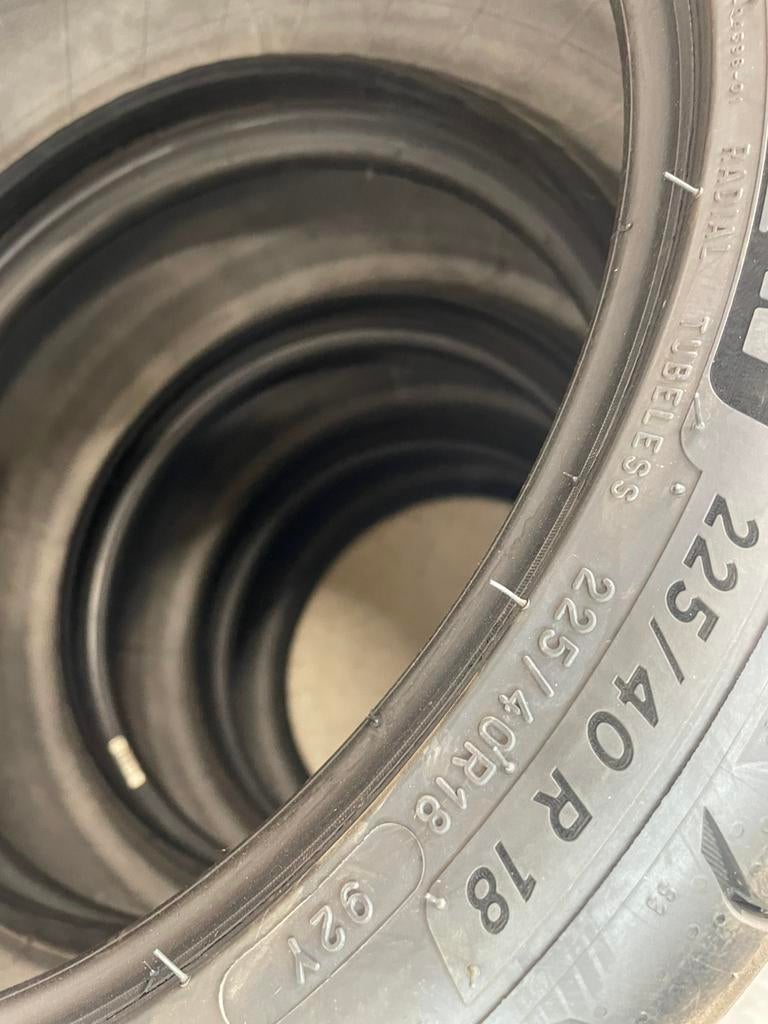 “225 40 18 michelin DEMO puntjes zitten er nog op”, Ophalen, 18 inch, Gebruikt, Band(en)