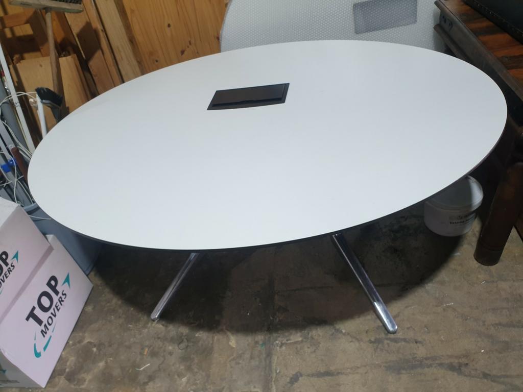 Hele nette vergadertafel ovaal met kabelsleuf rvs onderstel, Ophalen, Gebruikt, 100 tot 150 cm, 200 cm of meer