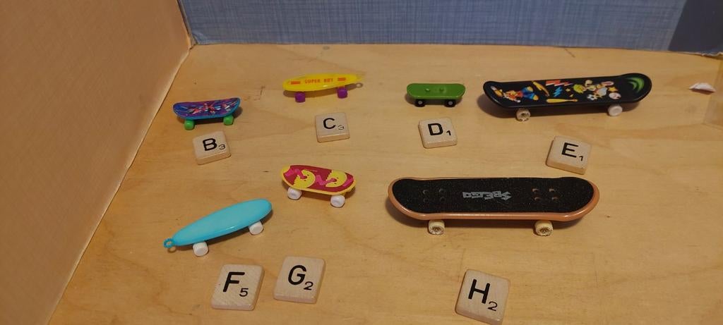 Skateboard per stuk voor poppenhuis, Ophalen of Verzenden, Poppenhuis