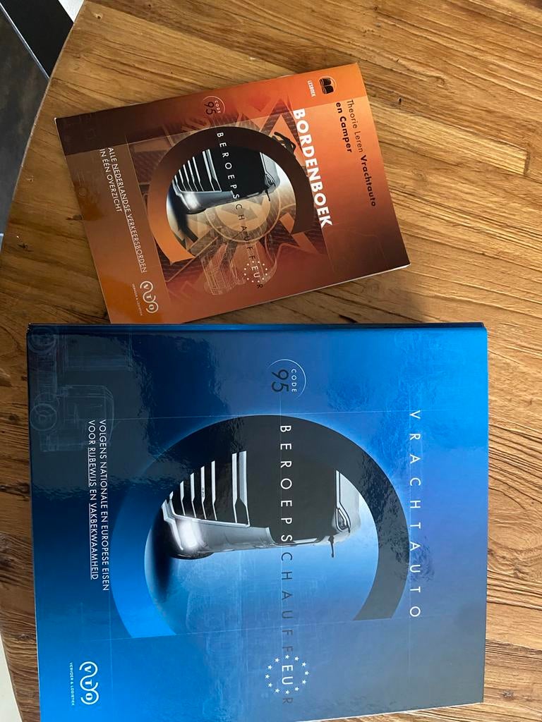 Theorieboeken Vrachtwagen Module 1, 2 & 3 + Bordenboekje, Boeken, Ophalen of Verzenden, Zo goed als nieuw, Overige onderwerpen