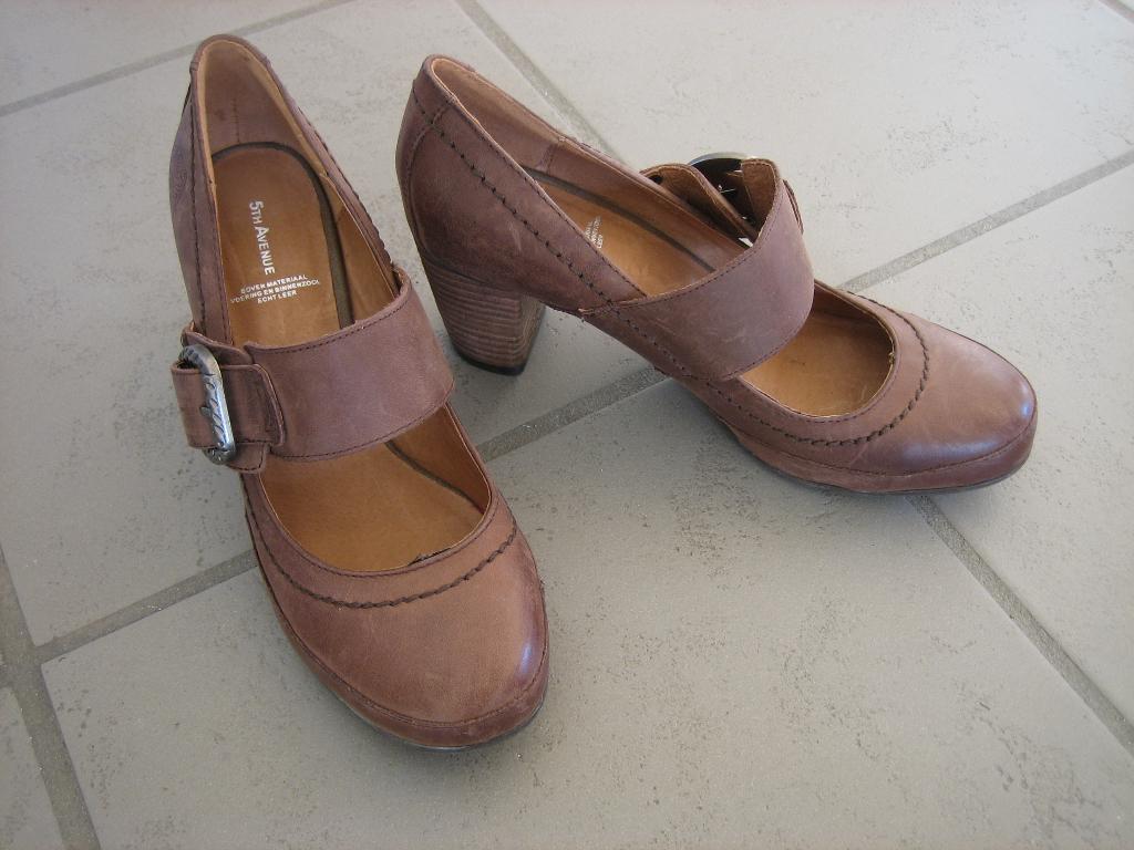 Nieuw! Zeer mooie bruine leren pumps 5TH AVENUE, 39 snazzeys, Pumps, Bruin, Nieuw, Ophalen of Verzenden