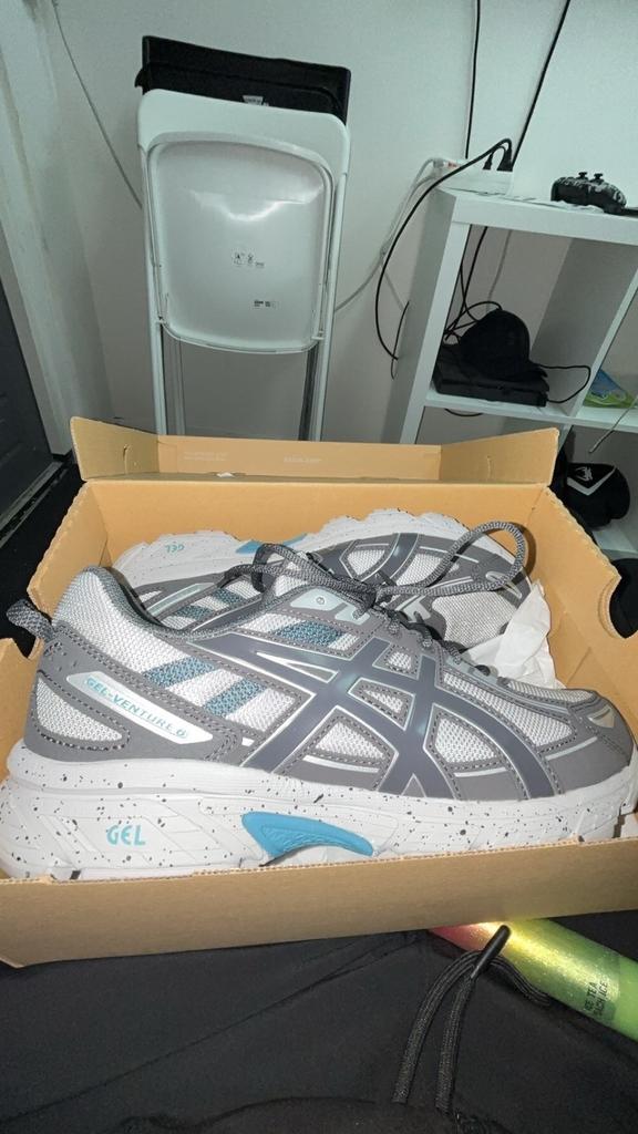 Asics 42,5, Kleding | Heren, Schoenen, Overige kleuren, Nieuw, Ophalen of Verzenden, Sneakers of Gympen