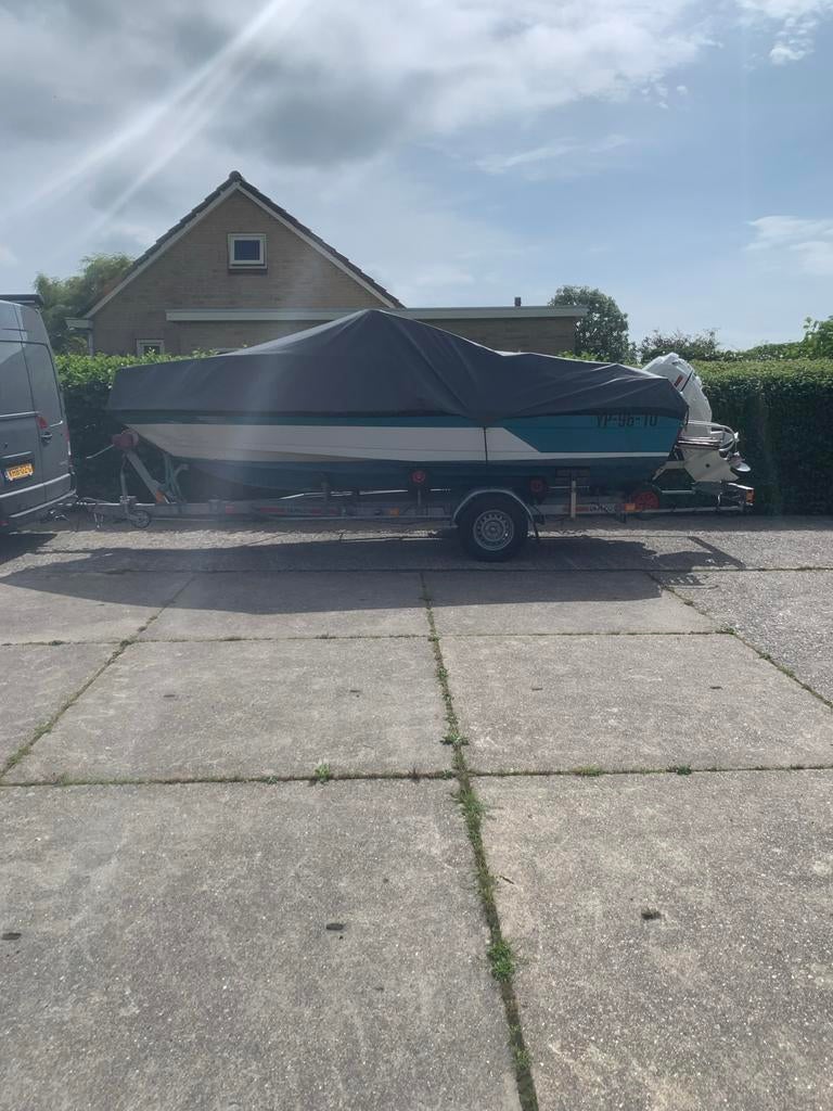 Invader cuddy cabine 115 pk ( H.O. 130pk) 2009 evinrude etec, Ophalen, 70 tot 120 pk, Zo goed als nieuw, Bayliner