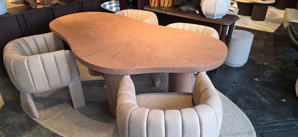 Organische Eettafel Walnoot Licht bruin - Showmodel!, Huis en Inrichting, JaRa, Bornsestraat 31, 200 cm of meer, Overige vormen