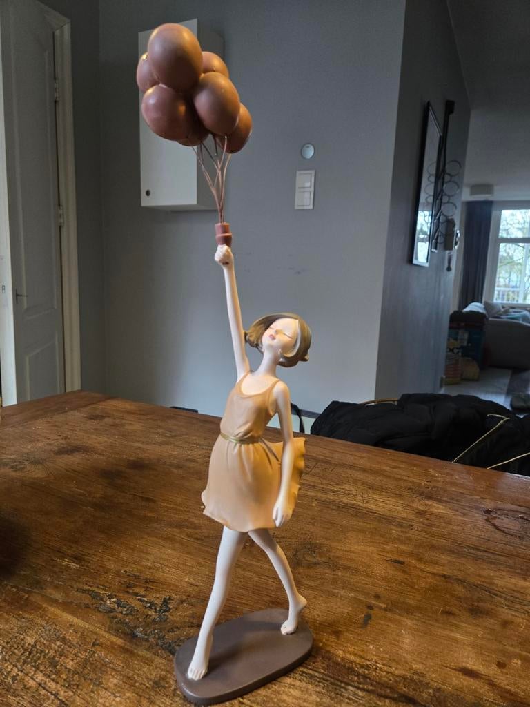 Decoratief beeldje van meisje met ballonnen, Ophalen of Verzenden