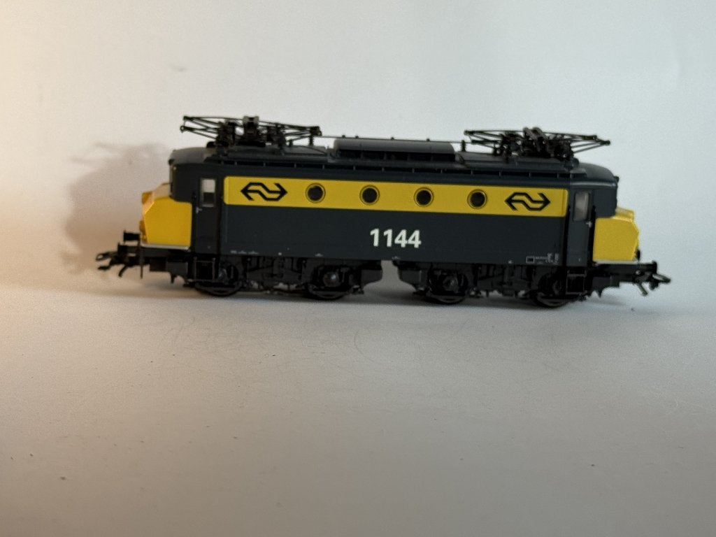 Märklin 37241 H0 E-loc NS 1144 botsneus geel/grijs digitaal, Wisselstroom, Gebruikt, Locomotief, Ophalen of Verzenden