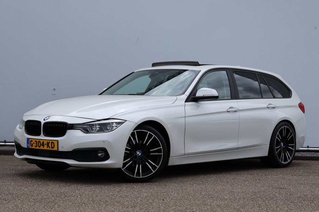 BMW 3-serie Touring 320d HANDEL/EXPORT | panoramadak | head-, Auto's, BMW, Automaat, 745 kg, Achterwielaandrijving, Euro 6