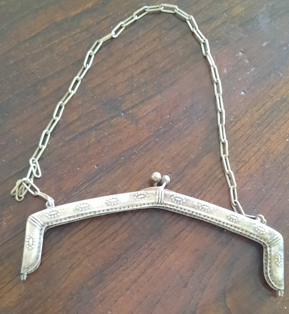 Antieke tasbeugel, Ophalen