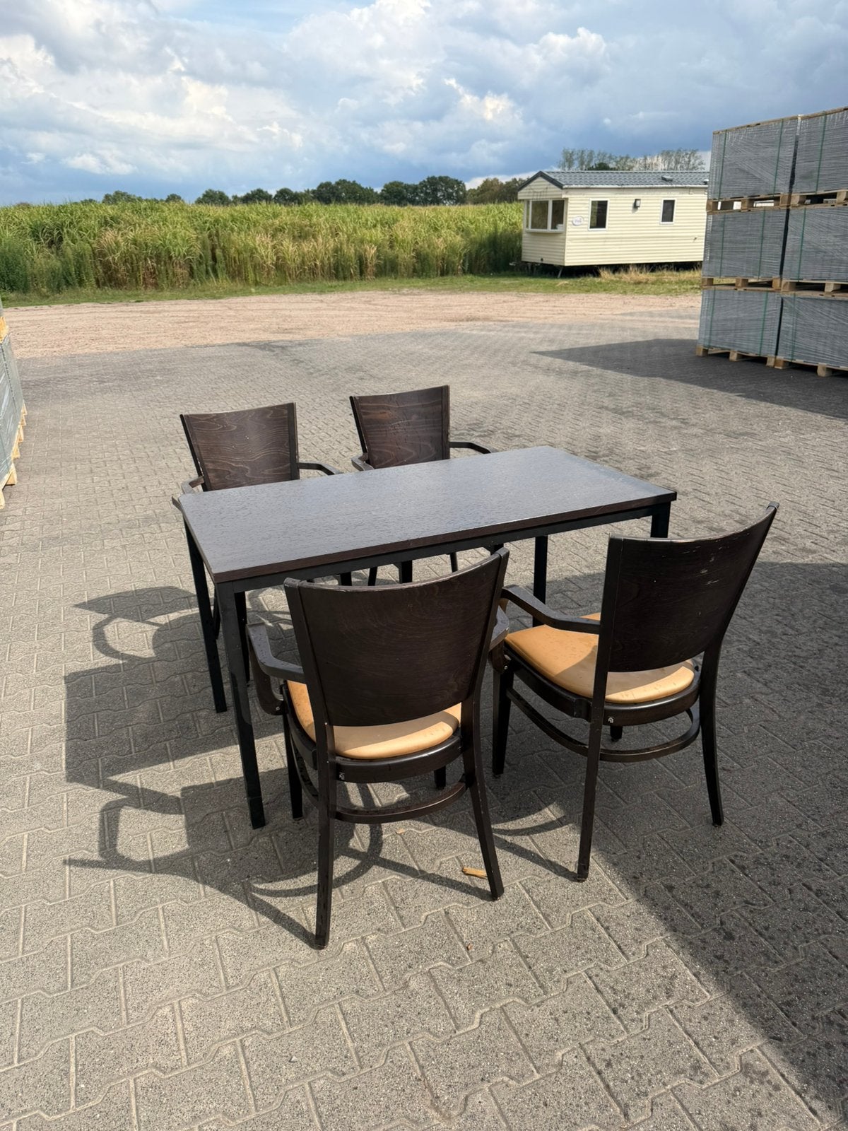 Ca. 50 Horeca Stoelen met Armleuning + Bijbehorende Tafels, Gebruikt, ., Ophalen of Verzenden, .