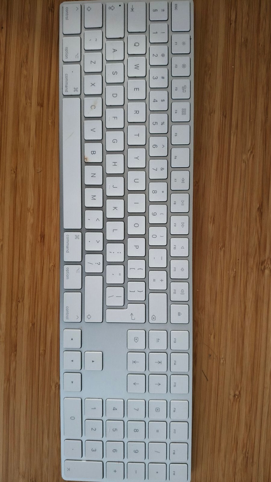 Apple Magic Keyboard A1644 QWERTY met numeriek deel, Computers en Software, Toetsenborden, Gebruikt, Ophalen of Verzenden, Draadloos