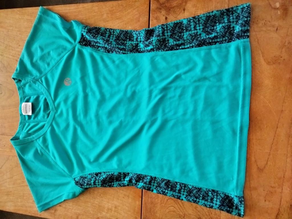 Mooi   sport shirt. Leontien. Maat m, Ophalen of Verzenden, Zo goed als nieuw